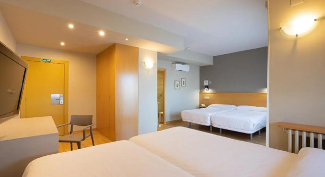 Четырёхместный номер Standard Hotel Santamaria