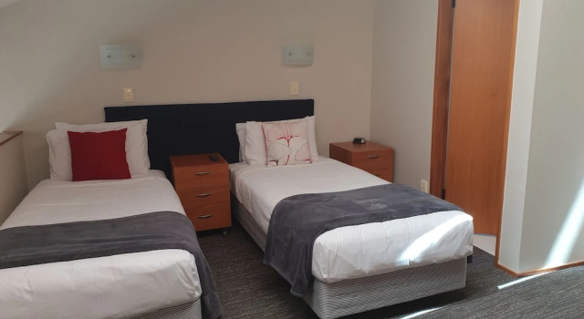 Семейный номер Standard с частичным видом Cascades Lakefront Motel