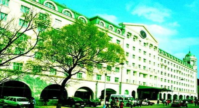 Songhuajiang Gloria Plaza Hotel, Rezerwuj Hotel Hotele w Dao Li z basenem, Basen