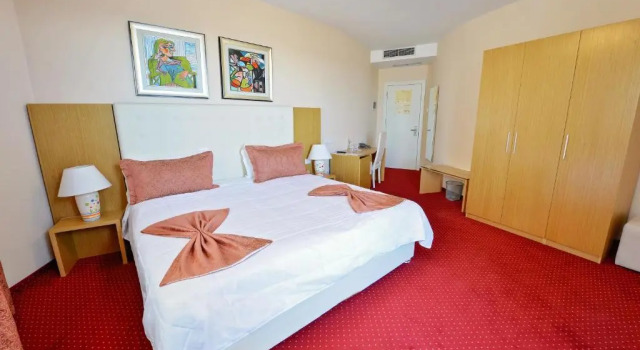Номер Deluxe Jolly Hotel