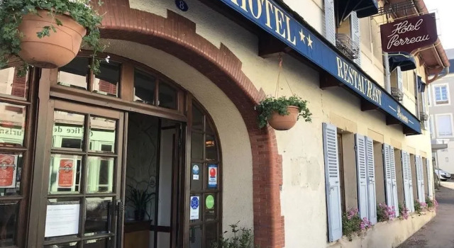 Hôtel Restaurant Perreau, Rezervovat Hotel Hotely v Morvan s parkováním, Parkování