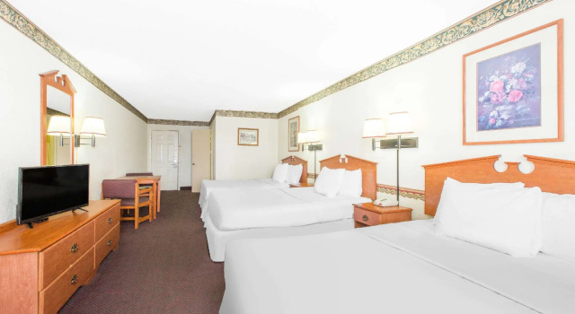 Шестиместный номер Standard Executive Inn & Suites