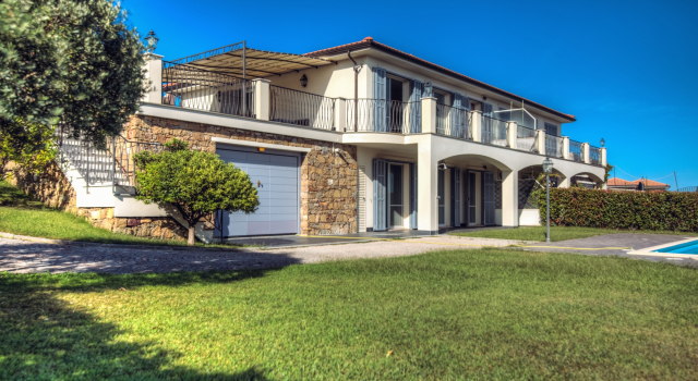 Villa Lucia Riviera dei Fiori, Sea-View and Pool, Забронировать Вилла Отели Сан-Ремо с парковкой, рядом с Пляж Габриэлла, Парковка