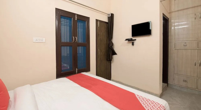 OYO 16093 Flagship Krishna Residency