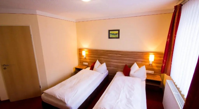 Hotel-Gasthof "Zum Raubritter", Varaa Hotelli Hotellit Baijeri pysäköinnillä, Pysäköinti