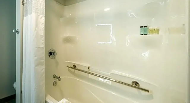 Двухместный номер Standard с балконом Quality Inn Sunshine Suites