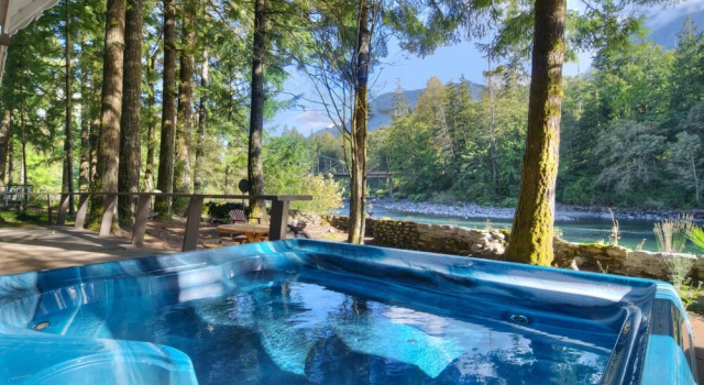 Wild Sky Escape - One Bedroom Cabin with Hot Tub, Book Feriehus Monroe Washington (state)