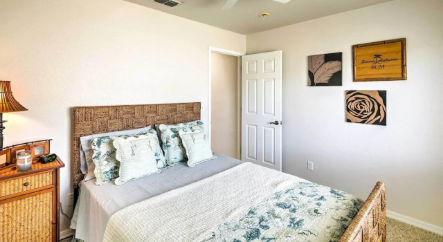 Cozy Lake Havasu City Retreat w/ Deck & Pool Table