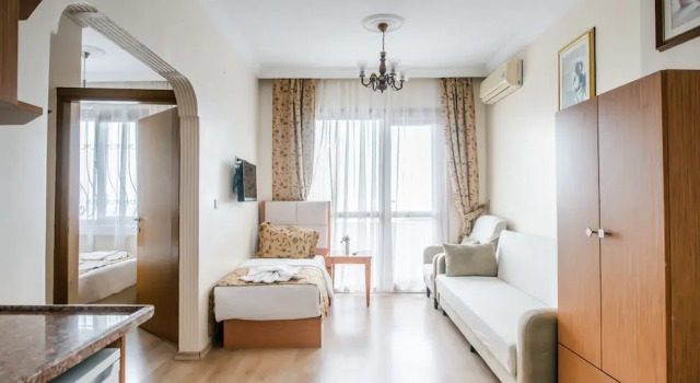 Апартаменты с балконом Camelot Apartment
