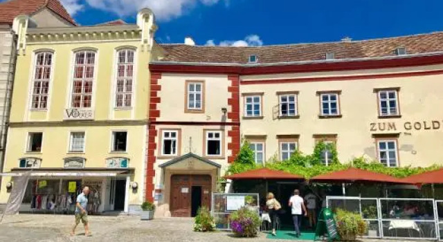 Smile Apartments zum Goldenen Hirschen, Book Apartment Krems an der Donau 