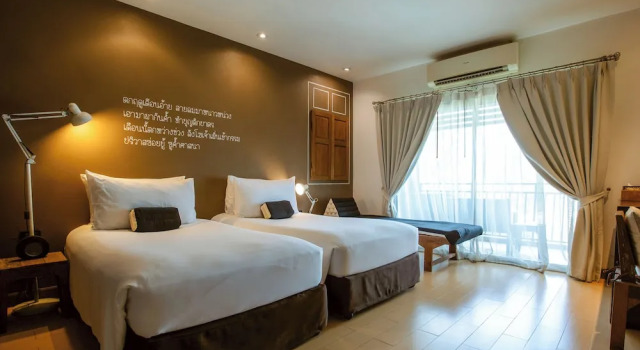 Двухместный номер Deluxe с балконом и с видом на озеро Brown House Hotel