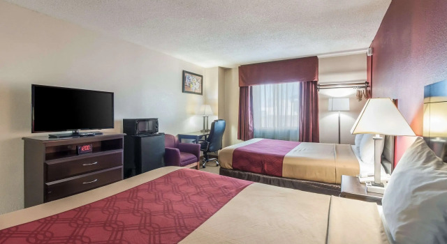 Четырёхместный номер Standard Econo Lodge Lexington