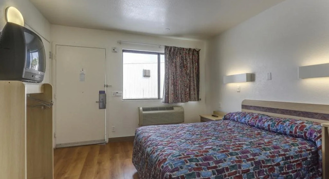 Rodeway Inn and Suites Lake Charles, Забронировать Отель Отели Луизиана с парковкой, Парковка
