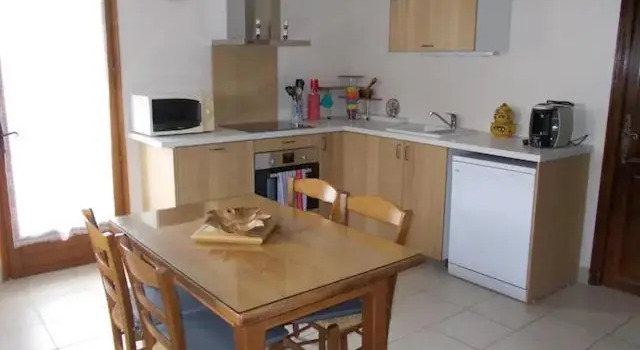 Appartement T2 bas de villa avec jardinet au calme proche mer