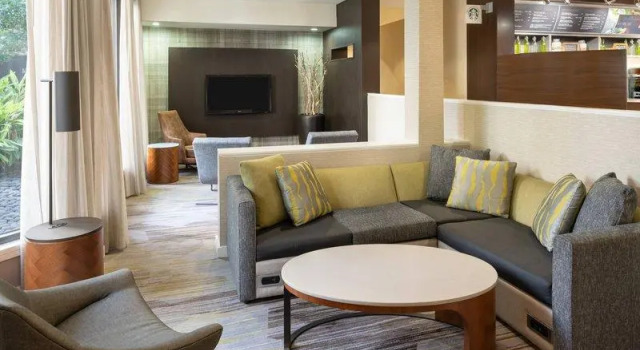 Кровать в общем номере Courtyard by Marriott Orlando Airport