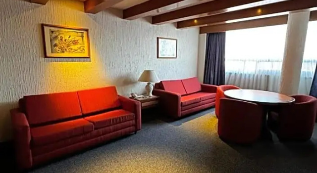 Полулюкс Deluxe Hotel Metropol