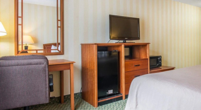 Comfort Inn Airport, Varaa Hotelli Hotellit Colorado Springs uima-altaalla, Uima-allas