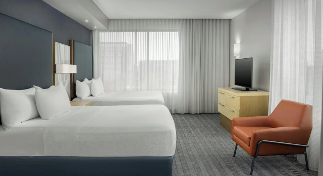 Люкс c 1 комнатой Courtyard by Marriott Muncie at Horizon Convention Center