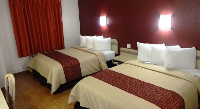 Seasons Inn Traverse City, Book Hotel Traverse City Michigan