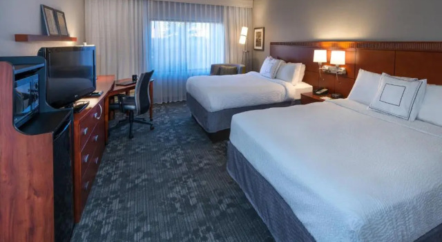 Четырёхместный номер Standard Courtyard by Marriott Panama City