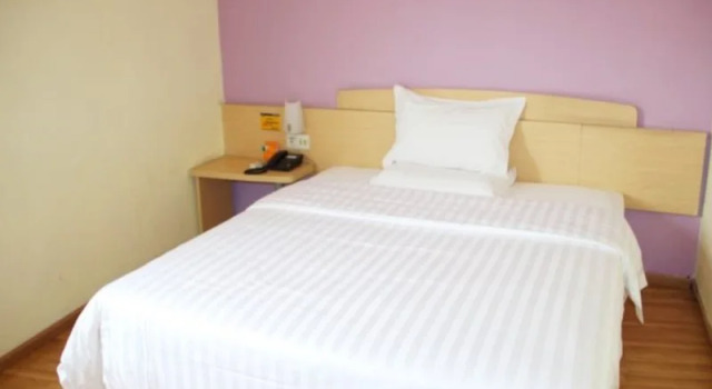 7Days Inn CaiYuan Bai Railway Station