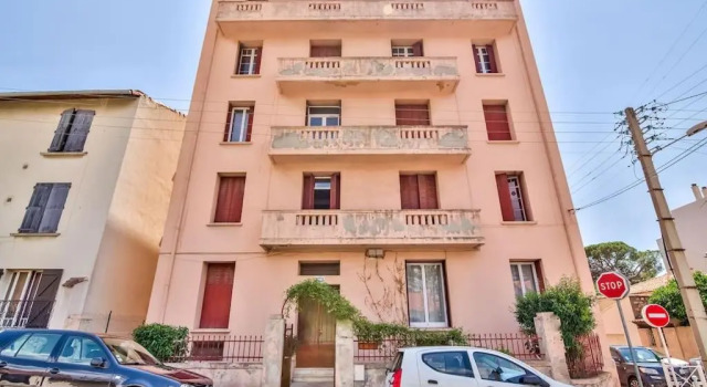 #4 Toulon CENTRE, BALCON, VUE SUR CORNICHE, LUMINEUX, AU CALME, STATIONNEMENT FACILE & GRATUIT, Забронировать Апартаменты/квартира Апартаменты Тулона, рядом с Galerie Michel Estades, Апартаменты/квартира