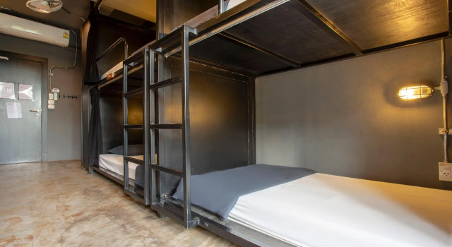 Кровать в общем номере Box Hostel N Cafe