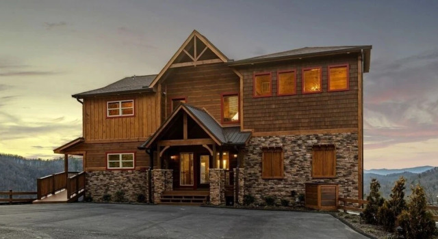 Awesome Mountain Sunsets - 5 Bedrooms, 5.5 Baths, Sleeps 16 5 Cabin by RedAwning, Забронировать Отель Отели Пиджен-Фордж с парковкой, рядом с Навесная переправа Смоки-Маунтин, Парковка