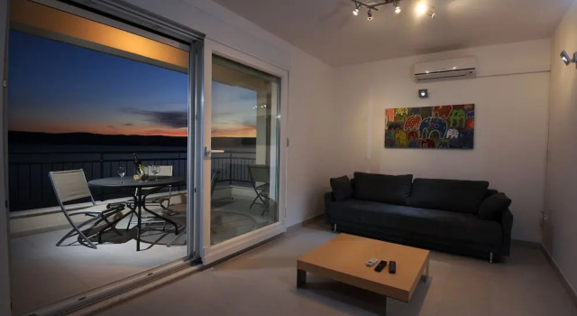 Citybreak Apartman With Private Beach Near Split, Book Lejlighed Hoteller i Split Region med parkering, Parkering