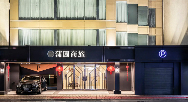 Кровать в общем номере Golden Garden Hotel