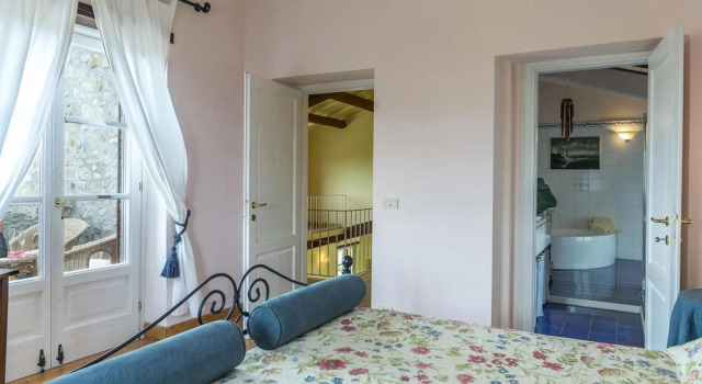 Podere Sassolegno is a uniquely charming house where you can happily spend time relaxing in the gard-Podere Sassolegno