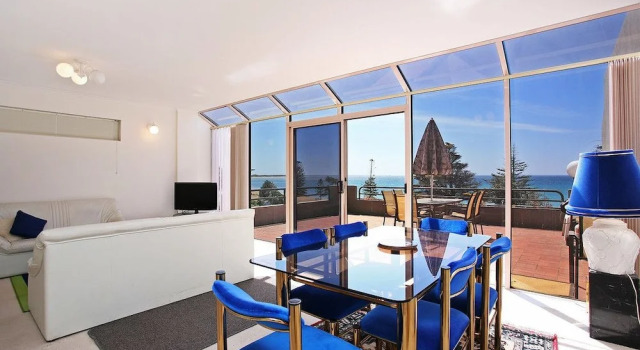 Номер Deluxe с балконом и с видом на океан Beachfront Esplanade Apartment 12-20 Ocean Views