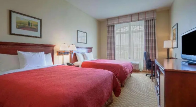 Шестиместный номер Standard Country Inn & Suites by Radisson, Emporia, VA