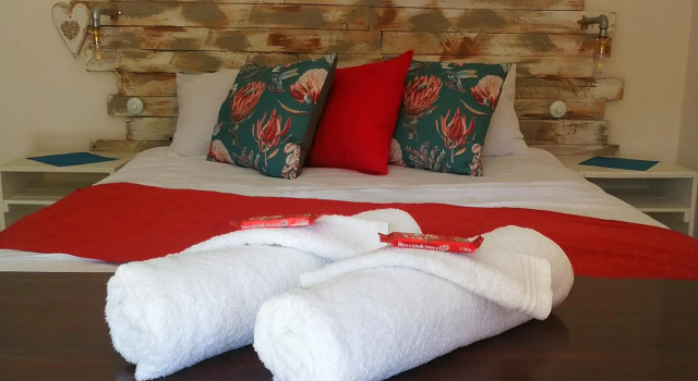 King Protea Self Catering Accommodation in Erasmuskloof, Pretoria East, Boek Hotel  