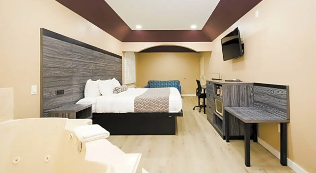 Двухместный люкс Sapphire Inn & Suites