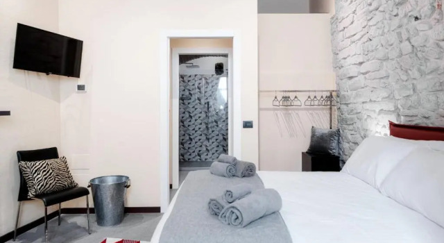 Historical Suites in The Heart of Como Old Town - By House Of Travelers