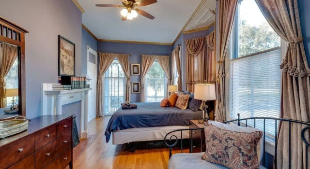 Elegant 2BR on Forsyth Park, Забронировать Отель Бизнес-отели Саванны, рядом с Музей африканского искусства в городе Саванна, 4* 5*