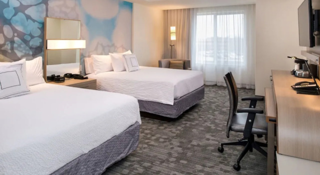 Двухместный люкс Courtyard by Marriott Detroit Farmington