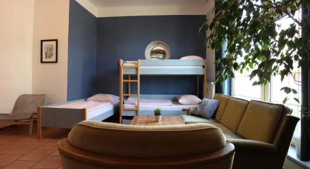 Кровать в общем номере Blue Doors Hostel KTV