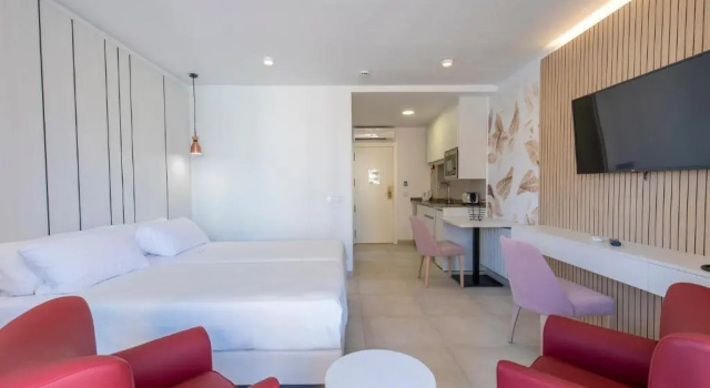 Студия с балконом Aparthotel BCL Levante Beach