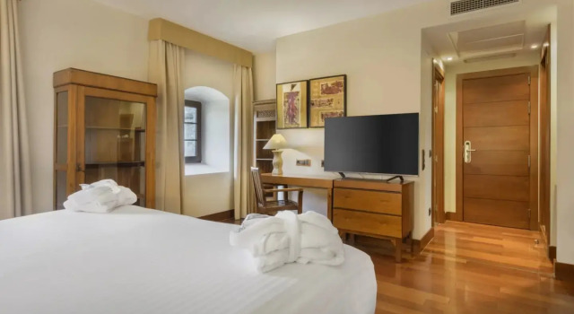Номер Deluxe Hotel & Spa Monasterio de Boltaña