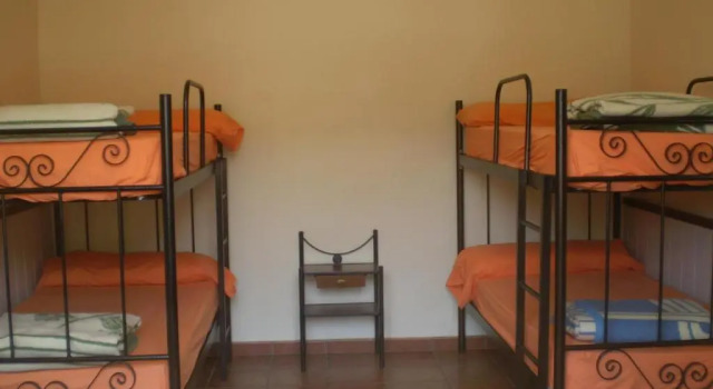 Кровать в общем номере Pensión Albergue A Pedra
