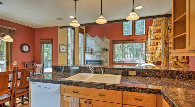 Winter Park Cabin - Walk to Main Street & Downtown, Забронировать Дом для отпуска Виллы Винтер Парка, рядом с Body Kneads Massage and Pilates, Вилла