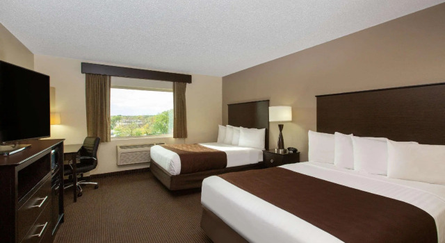 Четырёхместный номер Standard AmericInn by Wyndham Apple Valley
