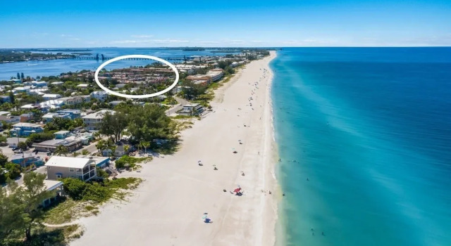 Fun N Sun 1 Bedroom Condo by RedAwning