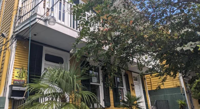 Balcony Guest House, Забронировать Гостевой дом Гостевые дома Нового Орлеана, рядом с Cafe Lafitte in Exile, Гостевой дом