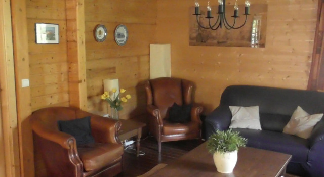 A Spacious, Tastefully Furnished Chalet With Sauna in a Traditional French Village, Забронировать Шале Виллы Овернь-Рона-Альпы, Вилла