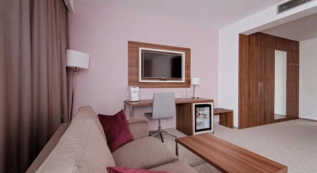 Двухместный люкс Ramada Plaza by Wyndham Craiova