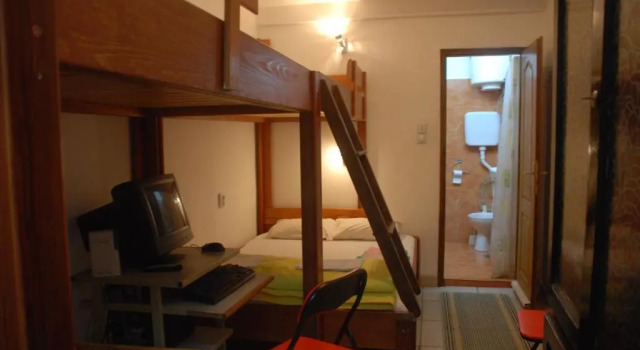 Четырёхместный номер Standard Tash Inn Hostel