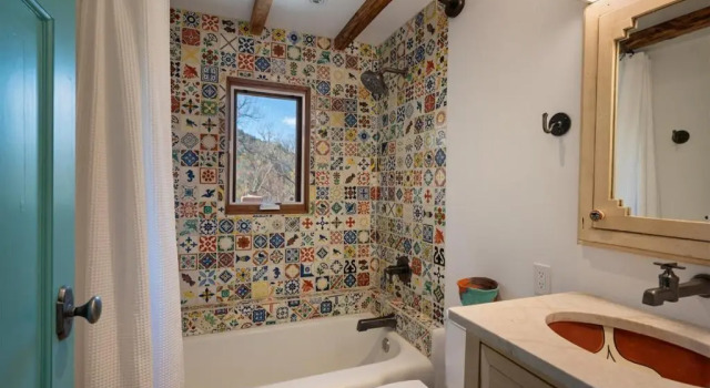 Коттедж с 2 комнатами Dancing Hare - Colorful and Inviting Tesuque Home Right Next to Bishop`s Lodge